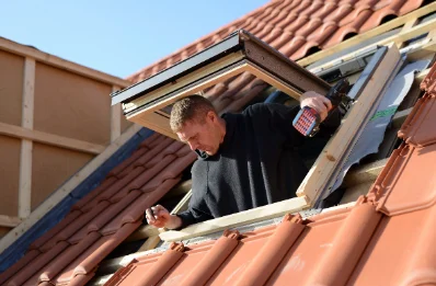 Pose de fenêtres de toit Velux à Mennouveaux